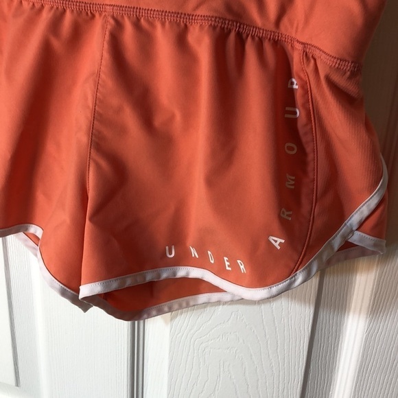 M Under Armour light orange running shorts​​​​​ - Picture 3 of 11